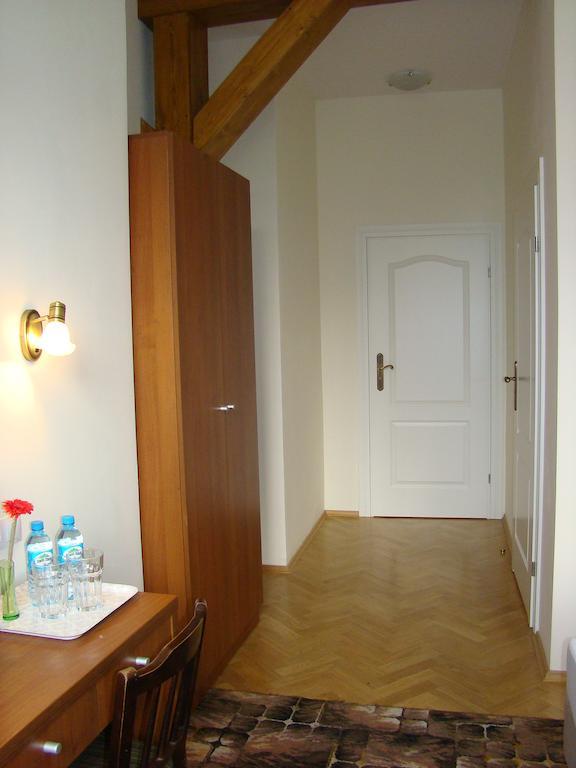 Royal Route 29 Comfort Rooms Krakow Luaran gambar