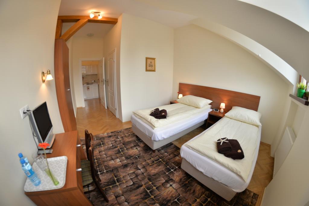 Royal Route 29 Comfort Rooms Krakow Bilik gambar