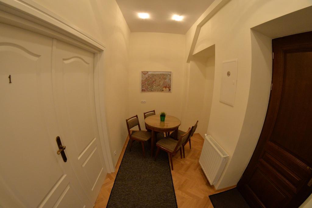 Royal Route 29 Comfort Rooms Krakow Luaran gambar