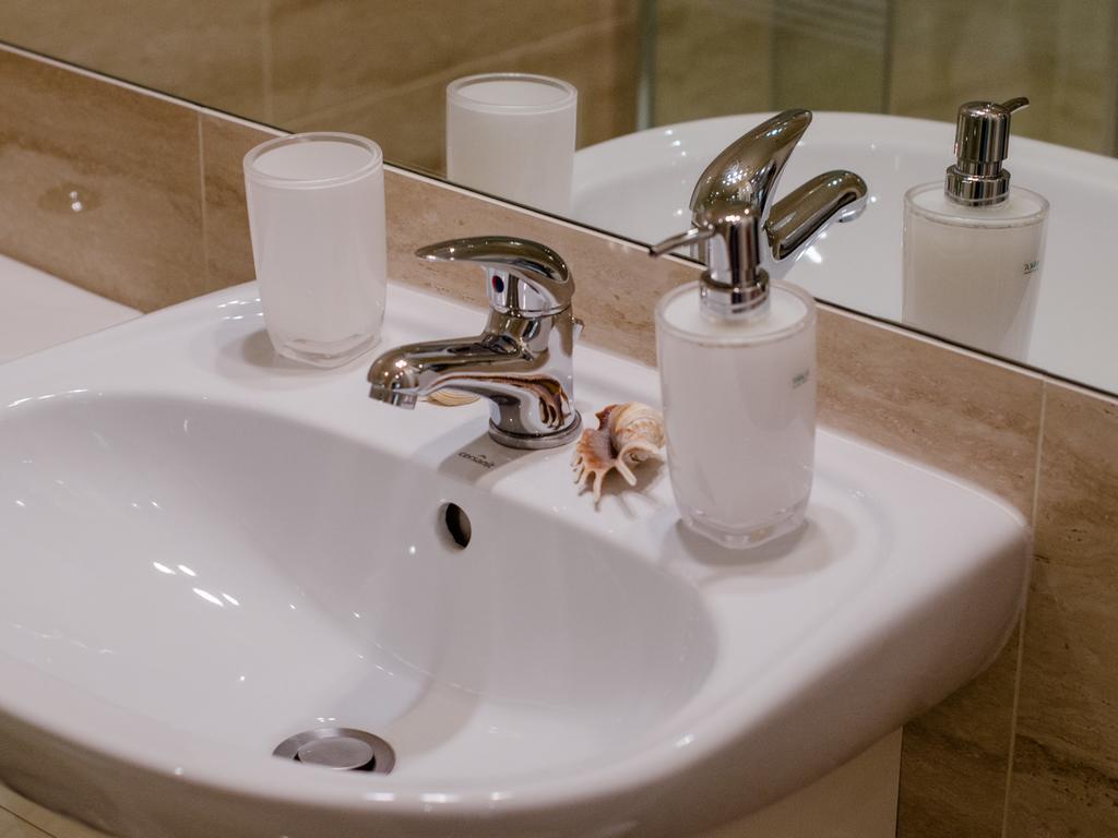 Royal Route 29 Comfort Rooms Krakow Luaran gambar