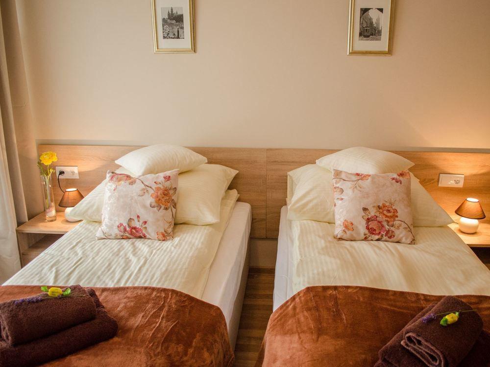 Royal Route 29 Comfort Rooms Krakow Luaran gambar
