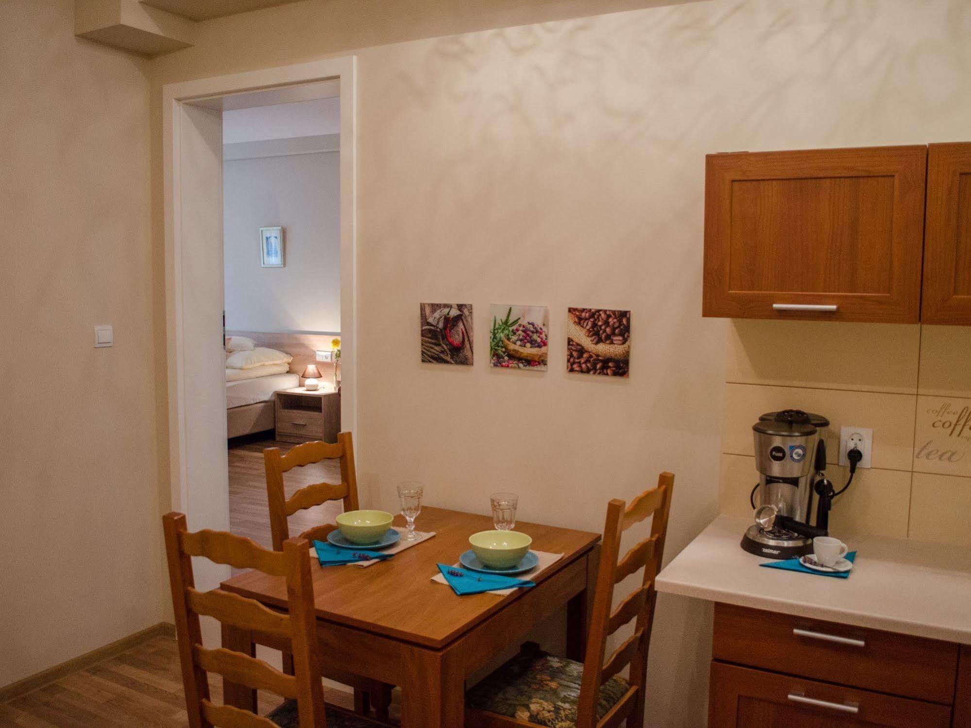 Royal Route 29 Comfort Rooms Krakow Luaran gambar