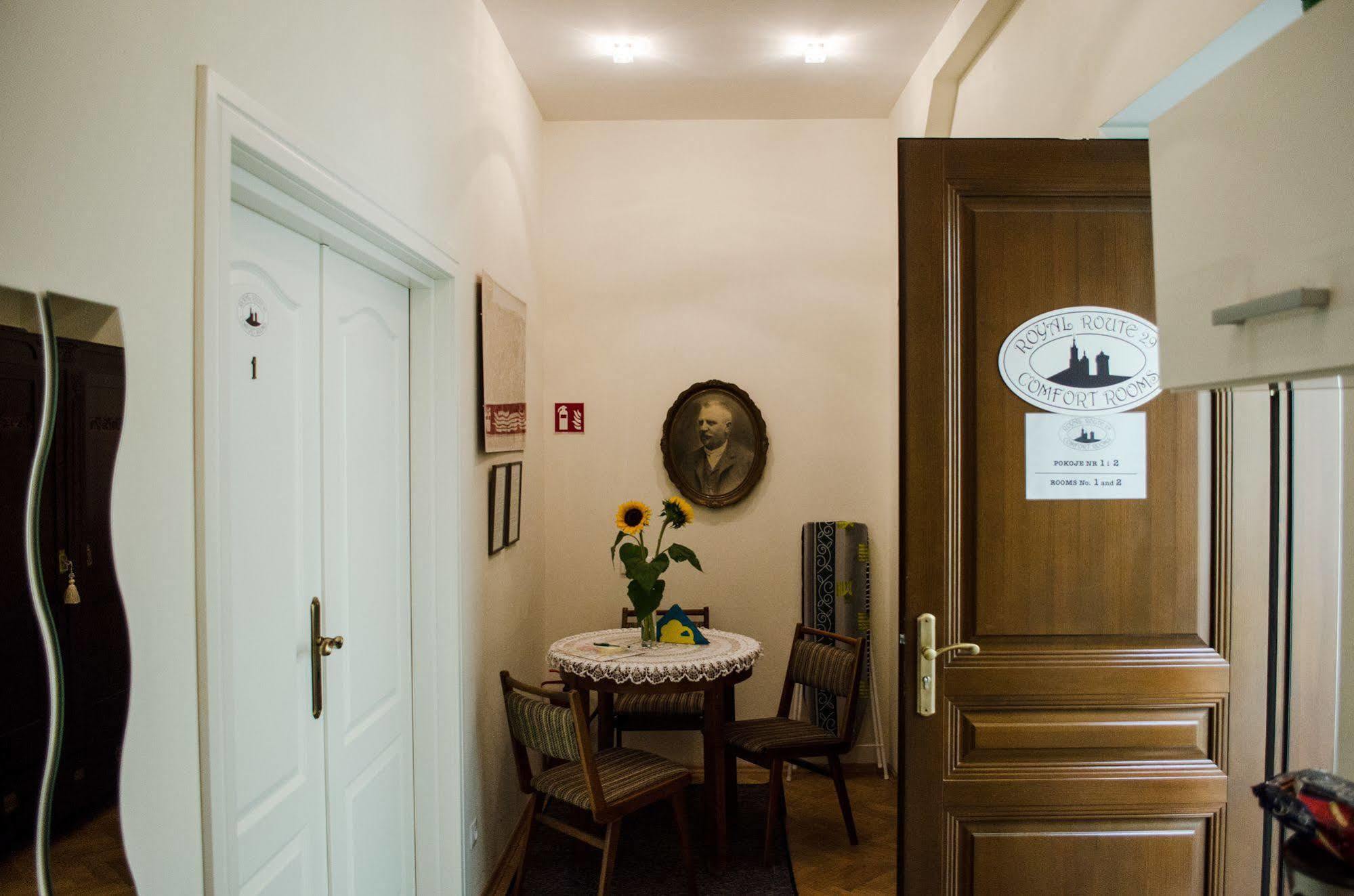 Royal Route 29 Comfort Rooms Krakow Luaran gambar