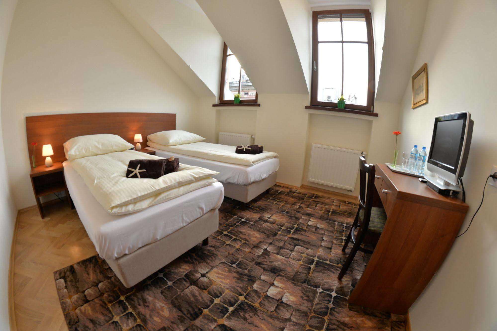 Royal Route 29 Comfort Rooms Krakow Luaran gambar