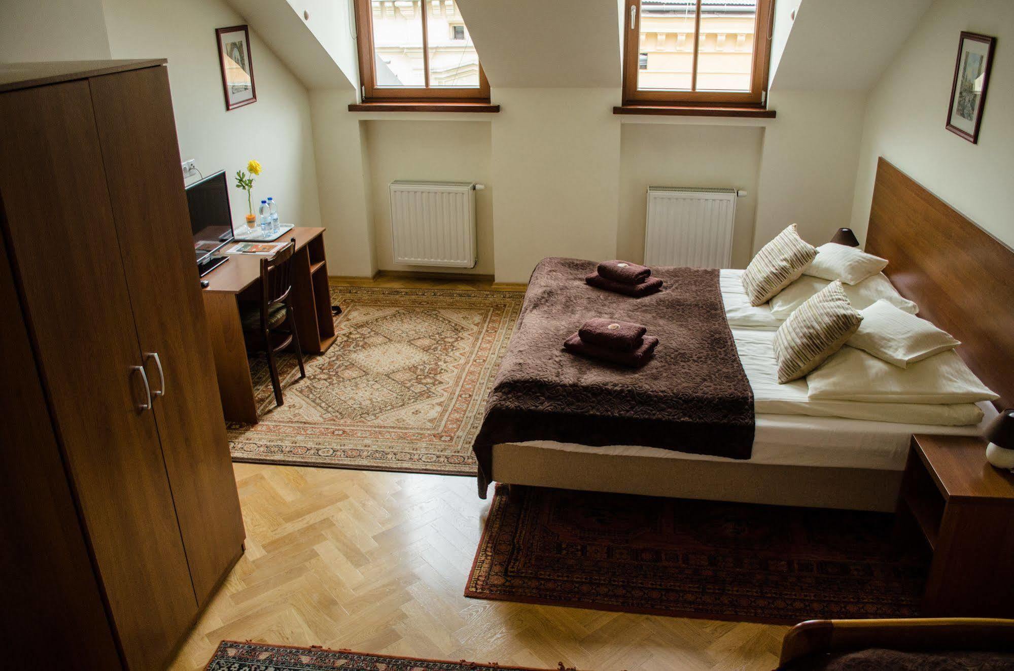 Royal Route 29 Comfort Rooms Krakow Luaran gambar