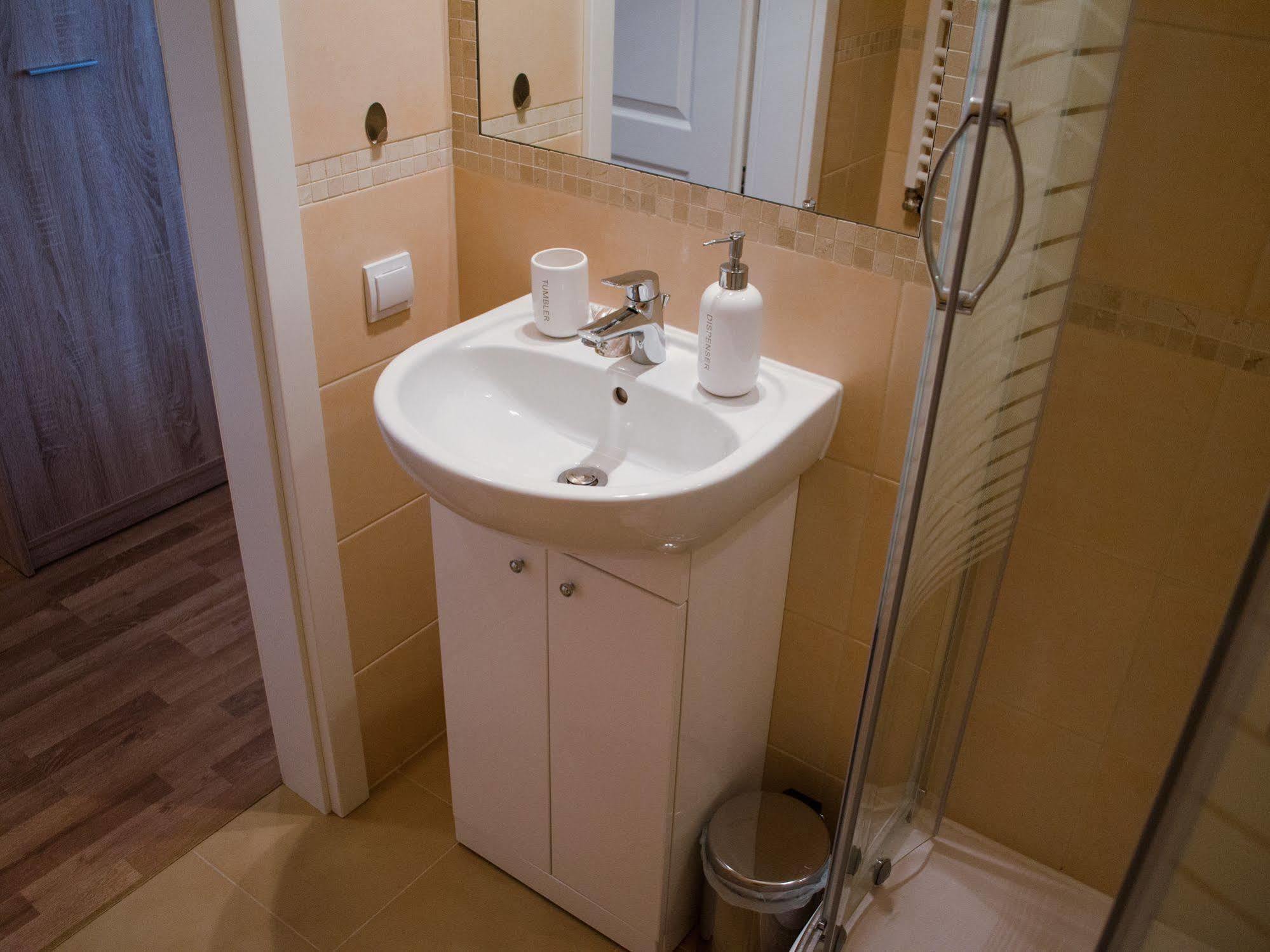 Royal Route 29 Comfort Rooms Krakow Luaran gambar