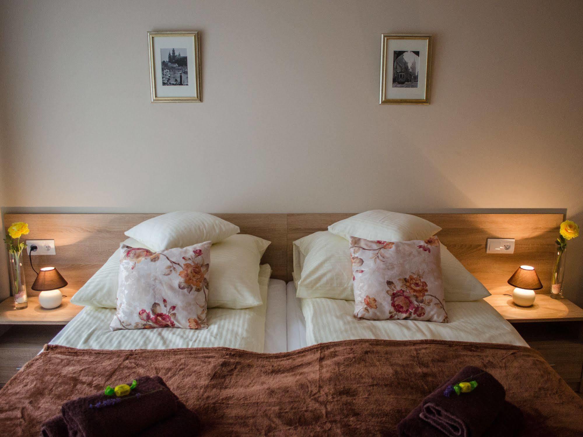Royal Route 29 Comfort Rooms Krakow Luaran gambar