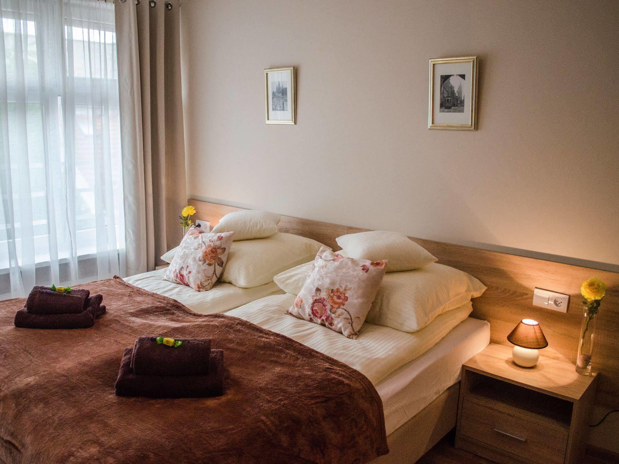 Royal Route 29 Comfort Rooms Krakow Luaran gambar