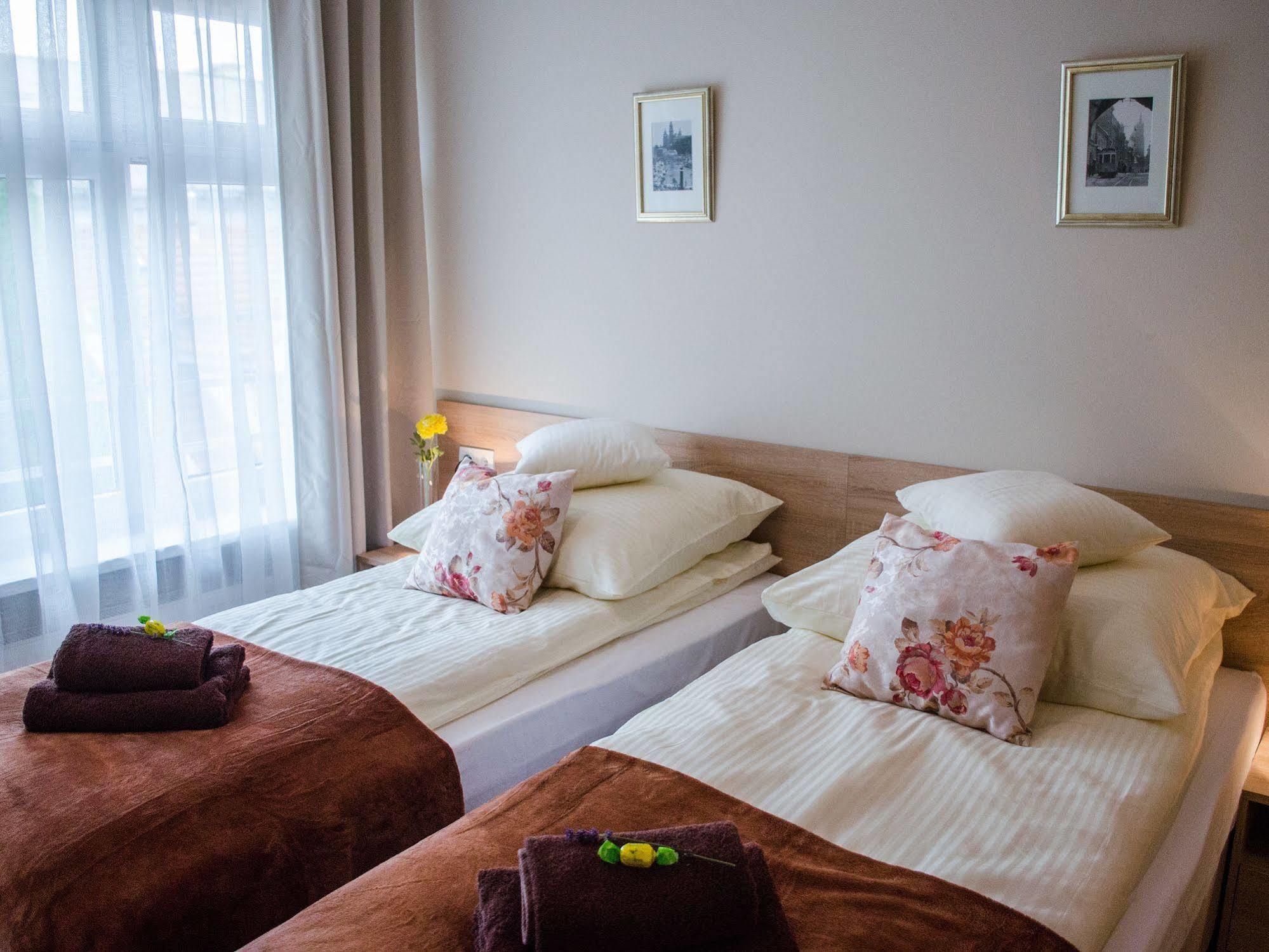 Royal Route 29 Comfort Rooms Krakow Luaran gambar